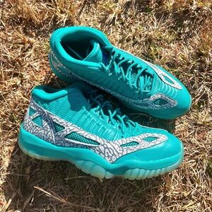 CLEAN Air Jordan 11 IE size 10 Womens Rio Teal RARE shoes